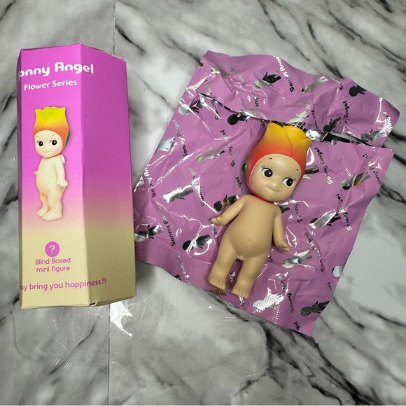 Sonny Angel Tulip 🌷 Flower Series Mini Figure - Picture 2 of 3